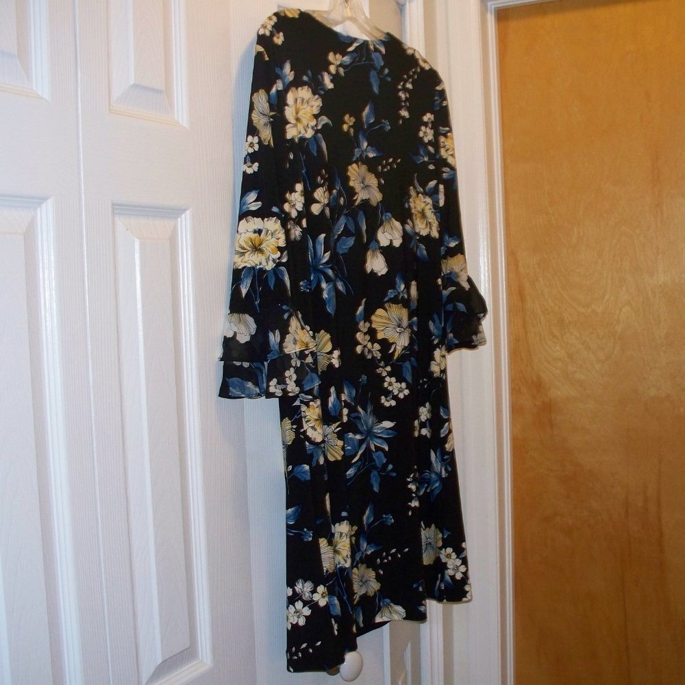 Beautiful Flower Dress - Picture 3 of 4